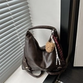 Borsa tote retrò marrone scuro in morbida ecopelle con ciondolo a orso e nastro - Borsa Singola / Marrone
