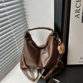 Borsa hobo vintage marrone con tracolla regolabile e ciondolo orsetto di peluche - Borsa Singola / Marrone