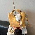 Borsa a mano intrecciata giallo zenzero in PU con ciondolo a coniglio e tracolla - Cachi con Pendente / Cachi