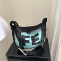 Bolso de hombro chic en degradado azul y negro con correa de tela ancha ajustable - Verde