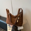 Braune Hobo-Tasche mit Leopardenmuster, breitem Gurt und böhmischem Quastenanhänger - Ohne Anhänger / Braun