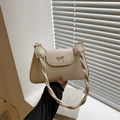 Sac à épaule chic en cuir PU crème avec nœud métallique et poignée tressée torsadée - Blanc