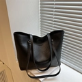 Minimalist black lychee pattern PU leather tote bag with embossed fashion logo - Black