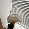 Bolso de mano semicircular blanco crema con asas y correa de hombro ajustable - Blanco
