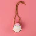 Pendaglio pinguino rosa e bianco fatto a mano all'uncinetto per auto e borse - Ornamento Pinguino-Rosa