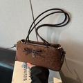 Bolso de hombro con estampado de leopardo, lazo elegante y colgante de corazón - Leopardo Café