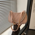 Borsa sottobraccio rosa trapuntata con catena di perle e ricami a fiocco - Rosa