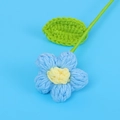 Fiore puff all'uncinetto fatto a mano in filato azzurro con una foglia verde - Grande (Foglia Singola) / Blu