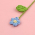 Fiore fatto a mano all'uncinetto in filato blu e giallo con gambo verde e decorazione - Piccolo (Foglia Singola) / Blu