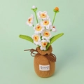 Handgemaakte gehaakte narcisbloem in pot met handmade label voor huisdecoratie cadeau - Narcis Potplant (Grote Garenvaas)