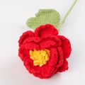 Peonía tejida a mano en rojo oscuro con estambres amarillos para decoración hogar - Rojo