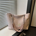 Borsa tote rosa trapuntata con ricami colorati e tracolla a catena in metallo argento - Rosa