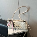 Borsa a spalla bianca in tessuto goffrato con mini fiocchi e nastri colorati - Borsa Singola / Bianco