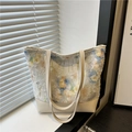 Bestickte Canvas-Tragetasche mit floralem Tufting-Muster und cremefarbenen Lederriemen - Beige