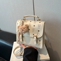 Cremefarbener Rucksack aus PU-Leder mit Bärenmuster und Plüschbär-Anhänger - Nur Tasche / Beige