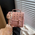 Rosa Handtasche mit Cartoon-Bär-Druck, Lederstruktur und passendem Plüsch-Anhänger - Nur Tasche / Rosa