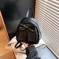 Mini mochila de cuero PU negro con un gran lazo decorativo y correas finas para hombros - Negro