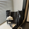 Grand sac cabas noir avec texture patchwork, chaîne argentée et charm nuage doux - Sans Pendentif / Noir