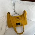 Borsa a tracolla minimalista in tela giallo acceso con tracolla larga e tasca frontale - Giallo