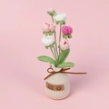 Handgefertigte Häkel-Tulpe und Rose im Topf in Rosatönen mit süßem Handmade-Etikett - Rosa Primel Im Topf (Garnvasenbasis)