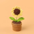 Girasole all'uncinetto fatto a mano in vaso con petali gialli e trama di lana - Girasole Appuntito a 3 Strati