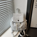 Zaino minimalista a scacchi bianchi e neri con coulisse e fibbia in metallo donna - Bianco