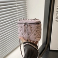 Mini bolso de mano acolchado rosa con pedrería plateada y correa de cadena - Rosa Púrpura