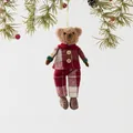 Weihnachtsbaum-Teddybär-Anhänger im rot-weißen Karomuster mit Holzknöpfen - Bär mit rotem Karomuster