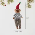 Weihnachtsteddybär-Anhänger mit grauem Pullover und roter Punktekappe, 22cm hoch - Grau-weiß gestreifter Bär
