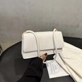 Borsa a tracolla bianca con motivo animale, dettagli dorati e raffinato manico superiore - Bianco