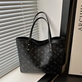 Grande borsa tote nera con stampa di orsetti e borchie dorate per donna pendolare - Nero