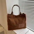 Bolso tote de pana color caramelo con textura vintage y asas reforzadas para uso diario - Marrón