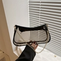 Sac à épaule transparent en PVC avec bordure noire et bandoulière chaîne dorée - Noir