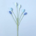 Detalle de seis capullos de flores azules hechos a mano a ganchillo con texturas de hilo - Azul Degradado