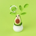 Handgefertigte Avocado-Häkelpflanze im weißen Keramiktopf als süße Dekoration - Avocado Topfpflanzen-Ornament / Grün