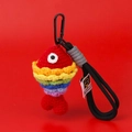 Porte-clés poisson arc-en-ciel crocheté à la main avec motif coloré et clip en métal - Cordon Noir