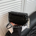 Stijlvolle zwarte slangenhuid boxtas met zilveren ketting en parelkant decoratie - Enkele Tas / Zwart