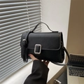 Borsa a mano minimalista in pelle PU nera con fibbia in metallo e tracolla regolabile - Nero
