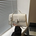 Borsa a tracolla rettangolare bianco crema con fibbia in argento e tracolla regolabile - Bianco