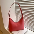 Sac hobo rose en similicuir lisse avec fermeture éclair et boucles en métal argenté - Rose