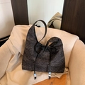 Borsa tote in denim grigio scuro con pois bianchi e decorazione con fiocco - Nero