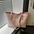Sac fourre-tout rose à rayures avec texture jacquard papillon et bandoulière en cuir chic - Rose