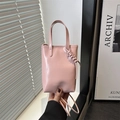 Minibolso de mano de moda en cuero PU rosa con asa superior y detalle de nudo - Rosa