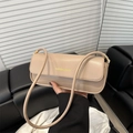 Petit sac carré bandoulière en cuir beige élégant avec lettrage de mode sur le rabat - Khaki