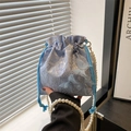 Sac seau bleu clair style chinois avec broderies papillon et bandoulière perle - Bleu