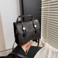 Bolso retro de cuero marrón café con detalles de estrellas y hebillas doradas - Marrón