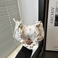 Borsa a mezzaluna in tela bianca con stampe koala e manico increspato con fiocco - Stile Manico Arricciato Mela Koala