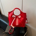 Sac fourre-tout rouge en similicuir avec nœud en dentelle blanche et imprimé papillon - Rouge