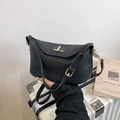 Klassische schwarze Eimer-Tasche aus Leder mit Kieseltextur und verstellbarem Riemen - Schwarz