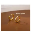 Detailed macro view of 10mm geometric S925 sterling silver gold plated hoop earrings - 10mm / Gold